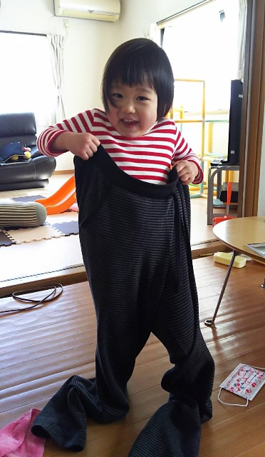 大人の服を着るゆいな