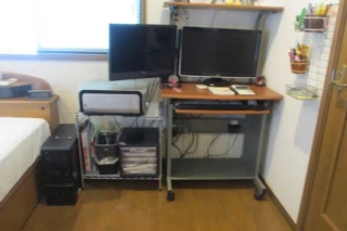 パソコンデスク周り