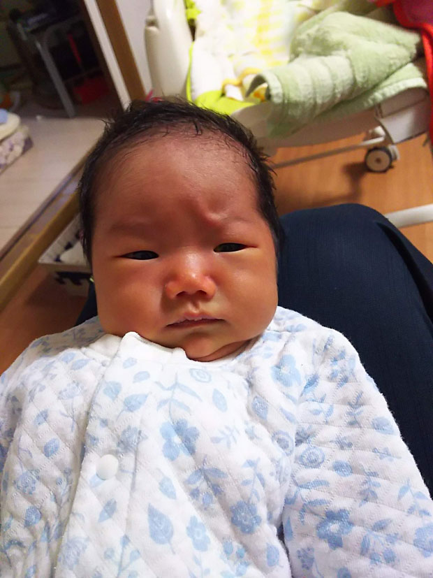 しかめっ面が得意なりおな