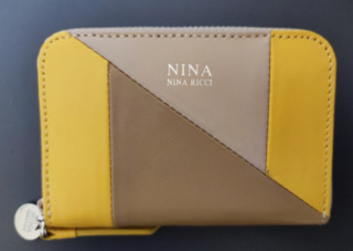 ニナリッチカード入れ