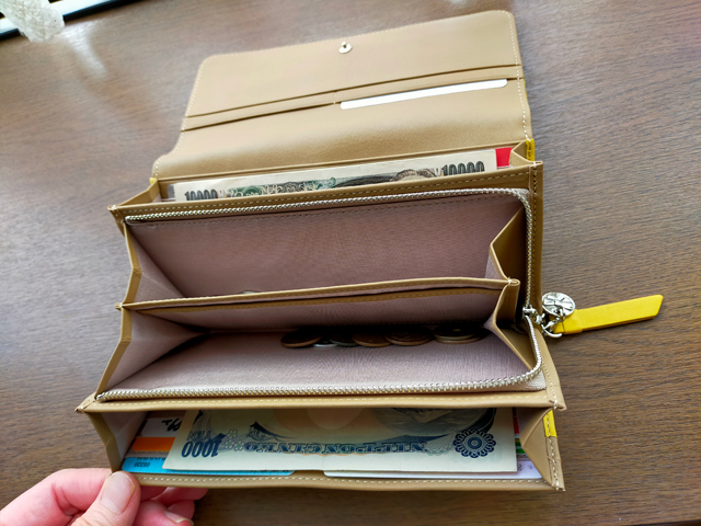 ニナリッチ長財布